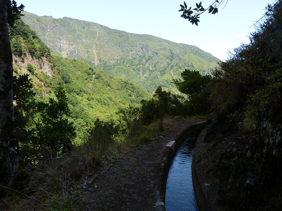 10 August 2012 Levadas dos Tornos and das Faias — On to the Faja do Penedo levada house — photo 2
