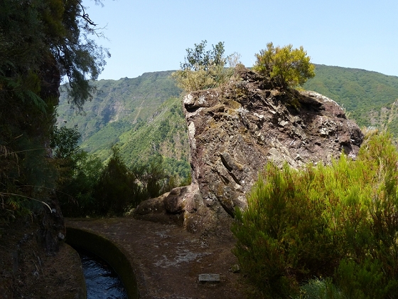 10 August 2012 Levadas dos Tornos and das Faias — On to the Faja do Penedo levada house — photo 19