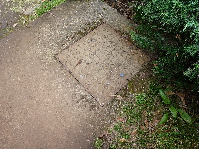 11.05.2019 Endlich einmal zum Wasserhaus in Lombo da Raiz — Reste der Levada da Serra auf dem Weg zum Wasserhaus — Foto 2