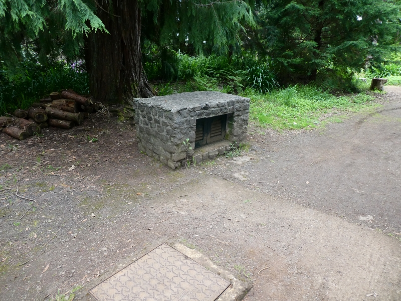 11.05.2019 Endlich einmal zum Wasserhaus in Lombo da Raiz — Reste der Levada da Serra auf dem Weg zum Wasserhaus — Foto 3