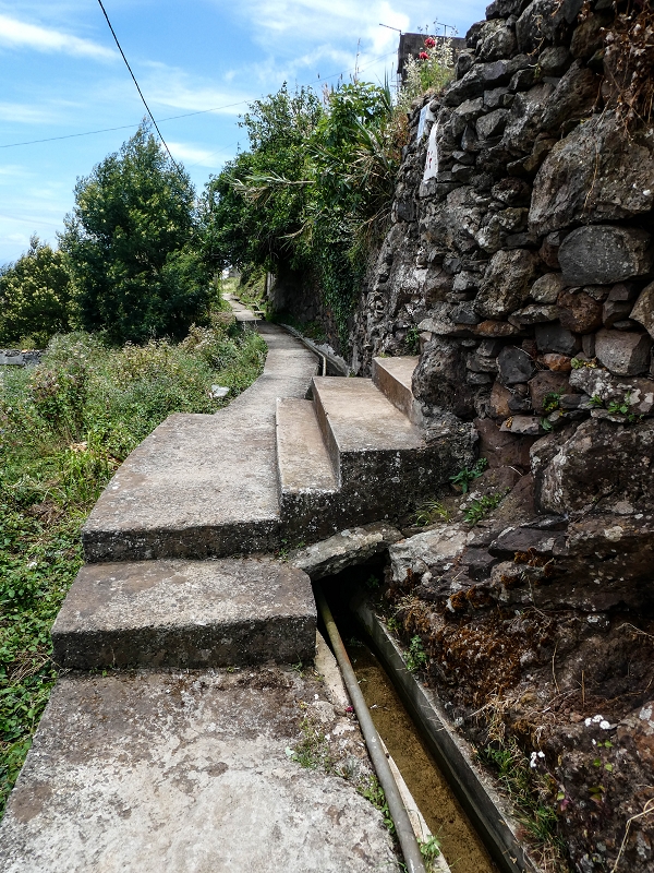 11.05.2019 Nochmals auf die Levada da Roda — On along the main branch to the wash house — photo 12