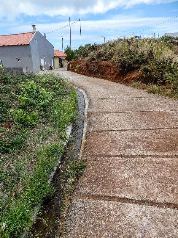 11.05.2019 Nochmals auf die Levada da Roda — On along the south-eastern terminal branch to the vertical section and back to the wash house — photo 4
