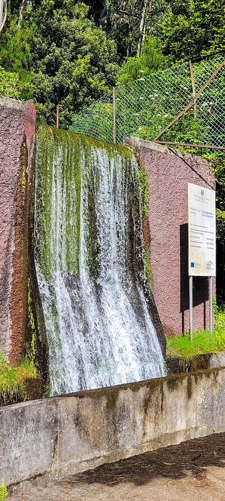 11 de junho de 2022 Volta exigente pelo Rosto Branco — Reservatório intermédio, descarga e descarregador da Levada dos Agrioes — foto 3