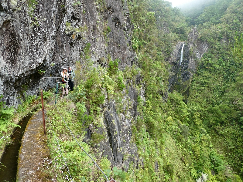 11 July 2018 From the Fanal road via Relvinha to the Levada do Seixal and ascent via the Levada do Norte to Paul da Serra — Hortela tunnel and waterfall, exposed course — photo 15