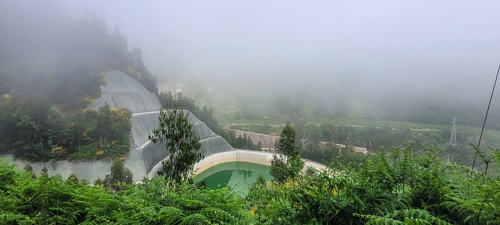 12.06.2022 Calheta Hydro Power - früher und heute — Aussicht auf Kraftwerk und Becken — Foto 12