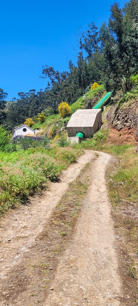 12.06.2022 Calheta Hydro Power - früher und heute — Zum Endbecken der Levada da Rocha Vermelha — Foto 1