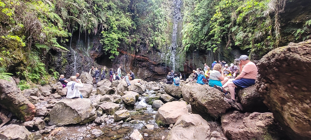 12 June 2024 Over Pico Fernandes and the Vereda do Pau Seco to the 25 Fontes — The crush at the 25 Fontes — photo 2