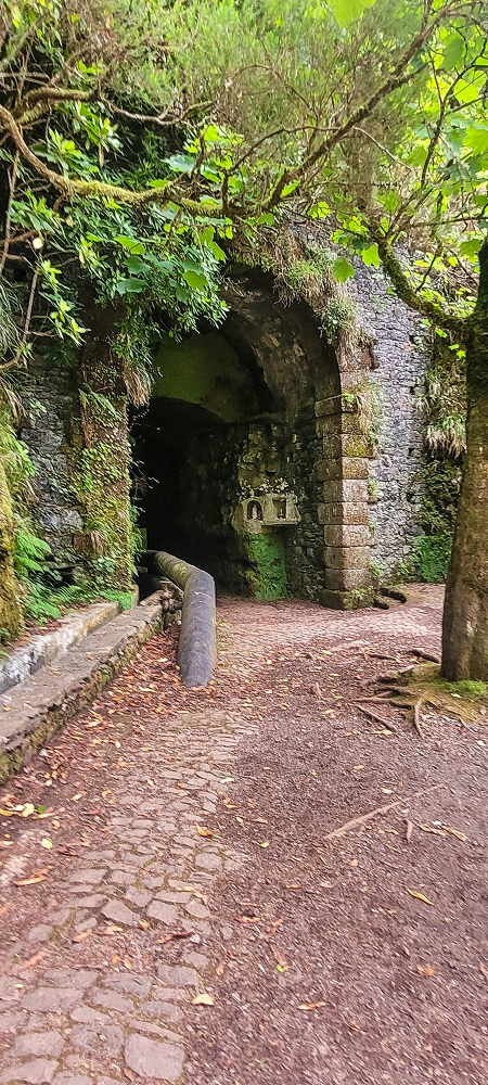 12 June 2024 Over Pico Fernandes and the Vereda do Pau Seco to the 25 Fontes — The drinking-water pipe, and the course on the levada service path and in the Reitertunnel — photo 10