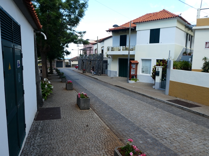 12.07.2018 Von Jardim do Mar nach Prazeres, Querung nach Raposeira und Sao Lourenco, Abstieg nach Paul do Mar — Jardim do Mar und Aufstieg zur Wassermühle — Foto 1