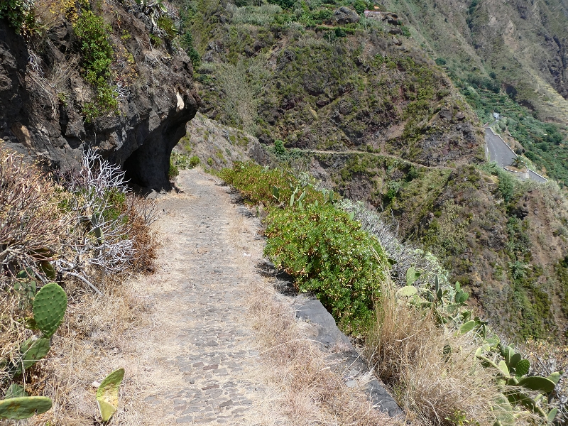 Levada do Paul do Mar — Die kleine Levada aus der Ribeira das Galinhas (Blick von der Vereda dos Zimbreiros) — Foto 2