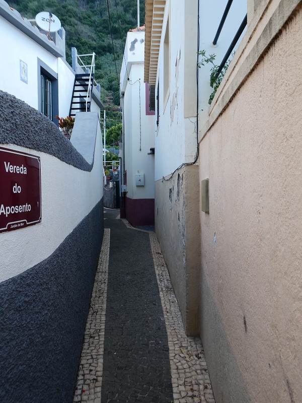 12.07.2018 Von Jardim do Mar nach Prazeres, Querung nach Raposeira und Sao Lourenco, Abstieg nach Paul do Mar — Jardim do Mar und Aufstieg zur Wassermühle — Foto 5