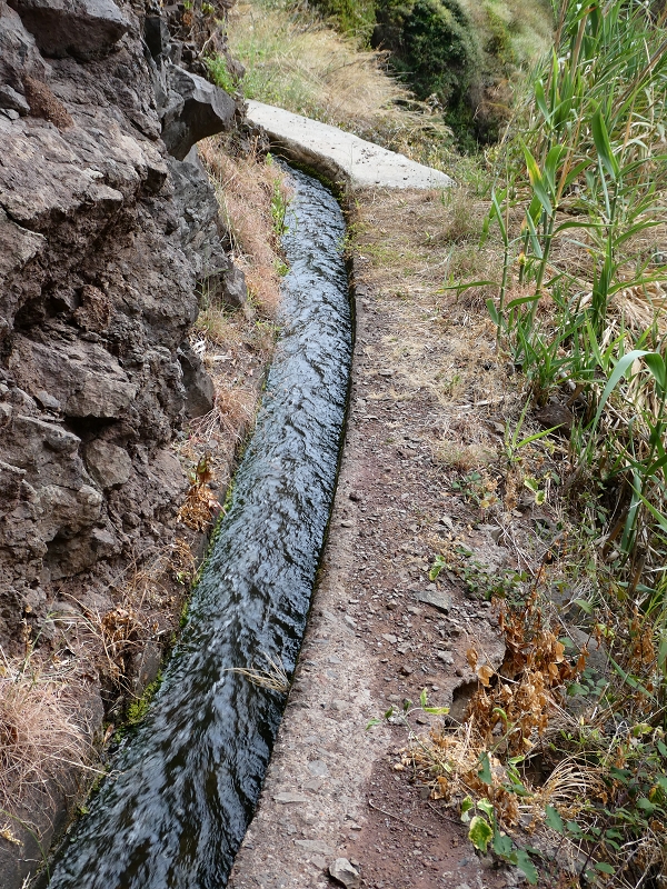 Levada do Paul do Mar — Der Wasserfall und die kleine Levada aus der Ribeira das Galinhas — Foto 13