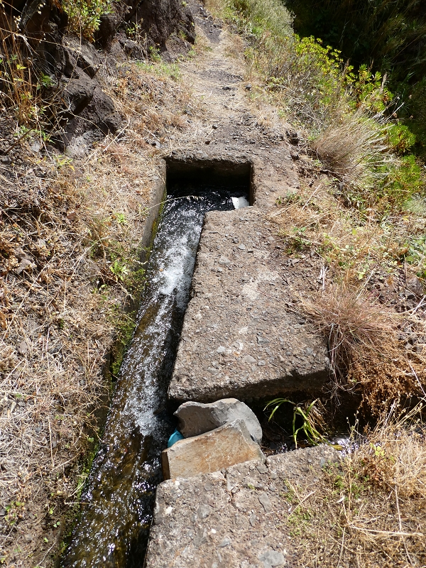 Levada do Paul do Mar — Der Wasserfall und die kleine Levada aus der Ribeira das Galinhas — Foto 15