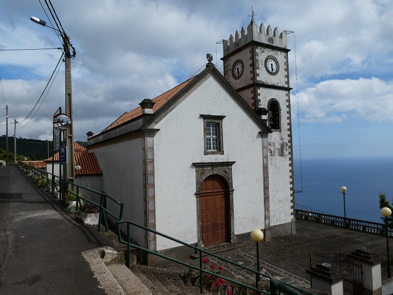 12.07.2018 Levadaentdeckungen auf dem Rückweg von Paul do Mar, Miradouro da Faja da Ovelha — Kirche von da Faja da Ovelha — Foto 2
