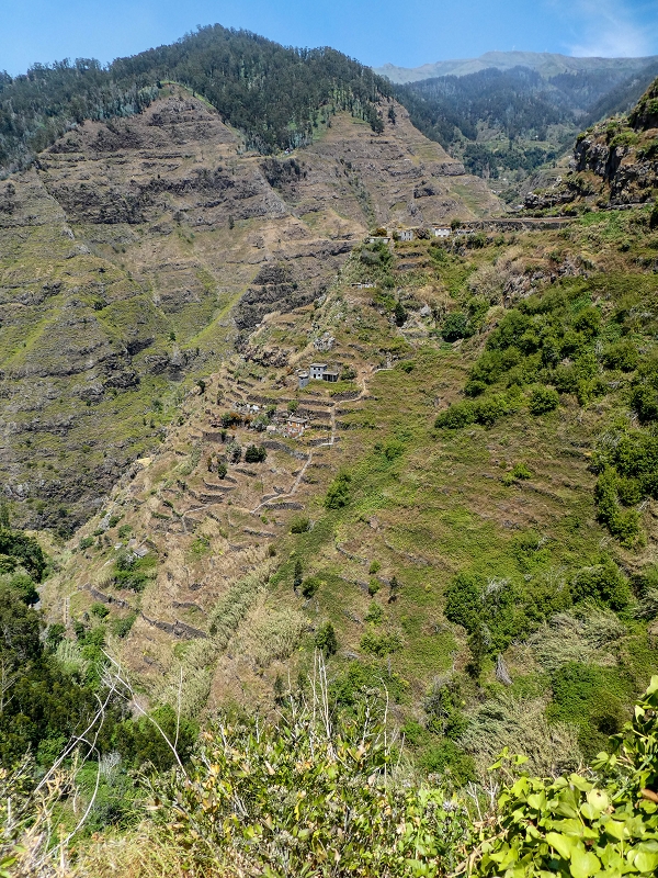 13.05.2019 Ein neuer Aufstieg von Meia Legua nach Eira do Mourao, und die Rätsel der s der Levadas de Baixo und Meio — Na Levada de Baixo — foto 6