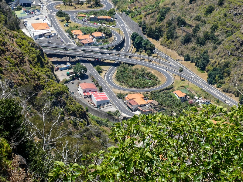 13.05.2019 Ein neuer Aufstieg von Meia Legua nach Eira do Mourao, und die Rätsel der s der Levadas de Baixo und Meio — Na Levada de Baixo — foto 29