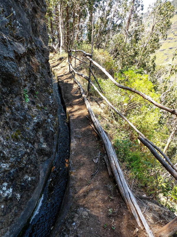 13.05.2019 Ein neuer Aufstieg von Meia Legua nach Eira do Mourao, und die Rätsel der s der Levadas de Baixo und Meio — Na Levada de Baixo — foto 40
