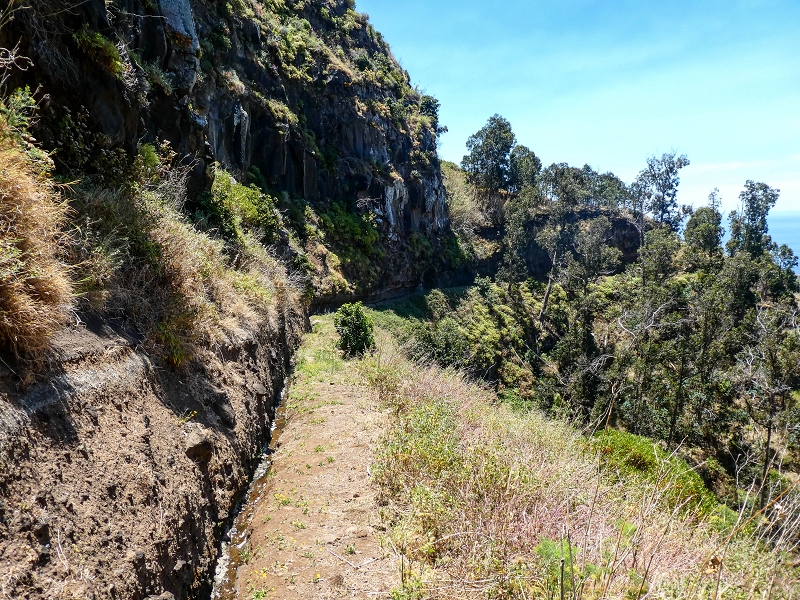 13.05.2019 Ein neuer Aufstieg von Meia Legua nach Eira do Mourao, und die Rätsel der s der Levadas de Baixo und Meio — Na Levada de Baixo — foto 43
