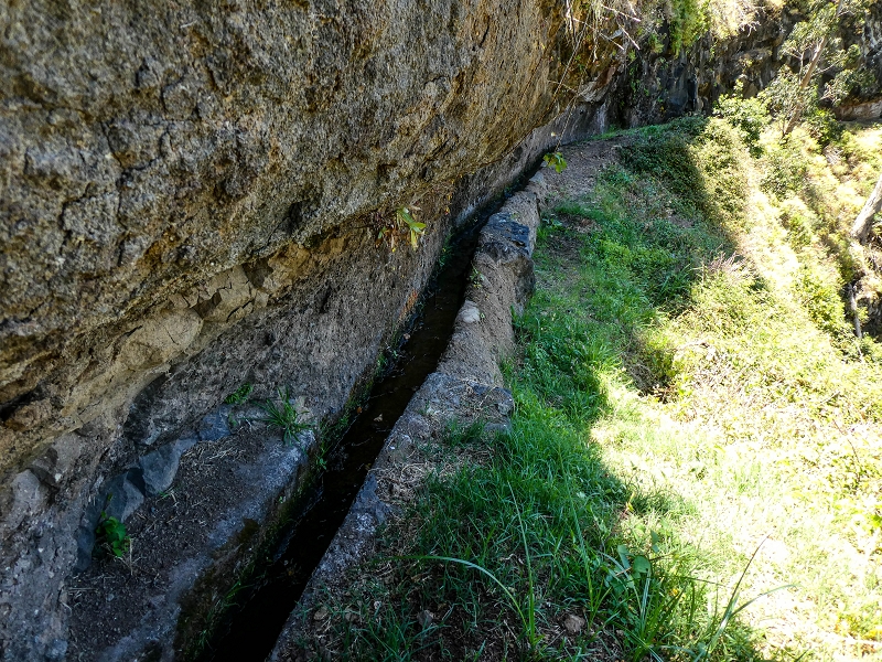 13.05.2019 Ein neuer Aufstieg von Meia Legua nach Eira do Mourao, und die Rätsel der s der Levadas de Baixo und Meio — Na Levada de Baixo — foto 45