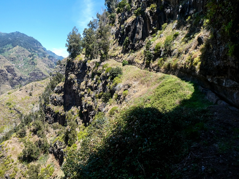 13.05.2019 Ein neuer Aufstieg von Meia Legua nach Eira do Mourao, und die Rätsel der s der Levadas de Baixo und Meio — Na Levada de Baixo — foto 49