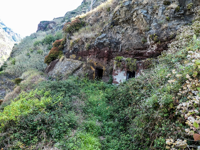 13.05.2019 Ein neuer Aufstieg von Meia Legua nach Eira do Mourao, und die Rätsel der s der Levadas de Baixo und Meio — A casa-gruta — foto 1