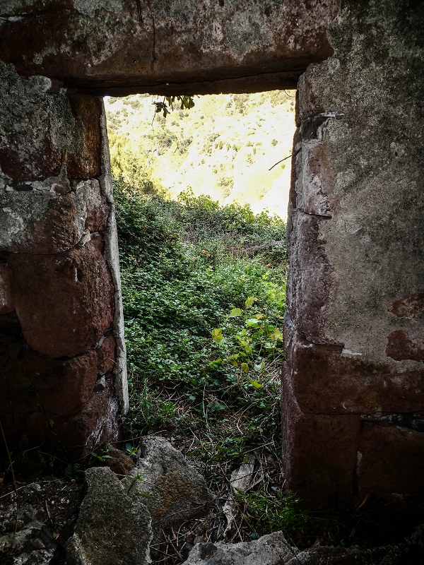 13.05.2019 Ein neuer Aufstieg von Meia Legua nach Eira do Mourao, und die Rätsel der s der Levadas de Baixo und Meio — A casa-gruta — foto 6