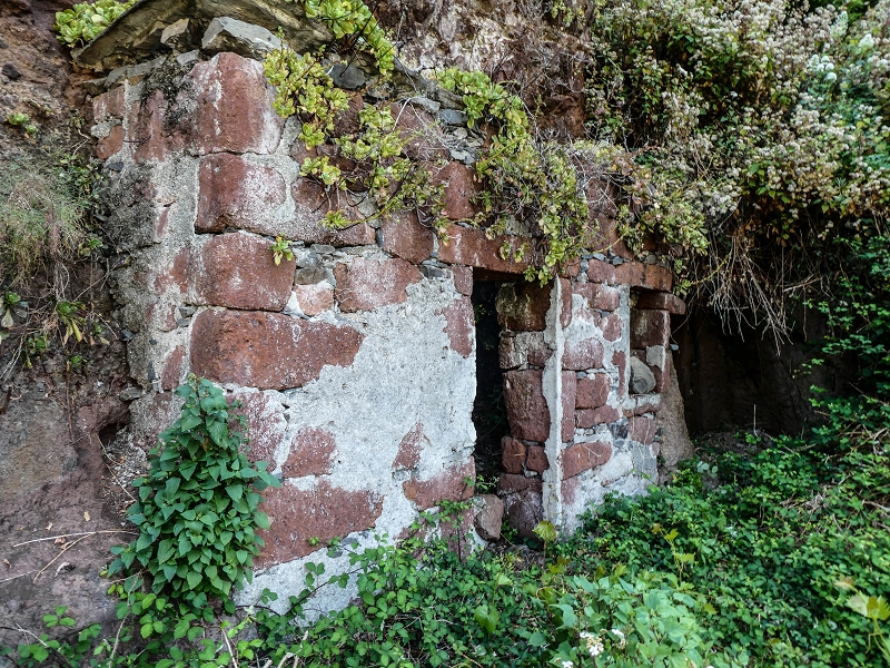 13.05.2019 Ein neuer Aufstieg von Meia Legua nach Eira do Mourao, und die Rätsel der s der Levadas de Baixo und Meio — A casa-gruta — foto 9