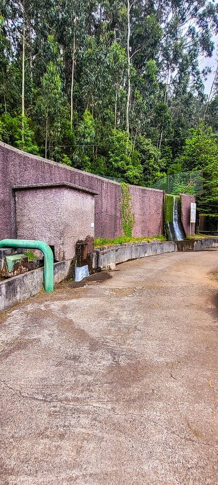 Levada dos Agriões — Descarregador inativo, saída aberta — foto 1
