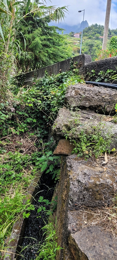 Levada do Poio — Querung der VE4 und der weiteren Strassen — Foto 5