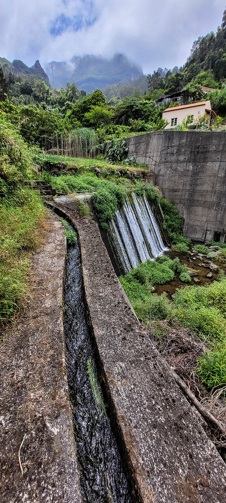Levada da Achada do Beirão — Die Madre in der Ribeira do Vargem — Foto 2