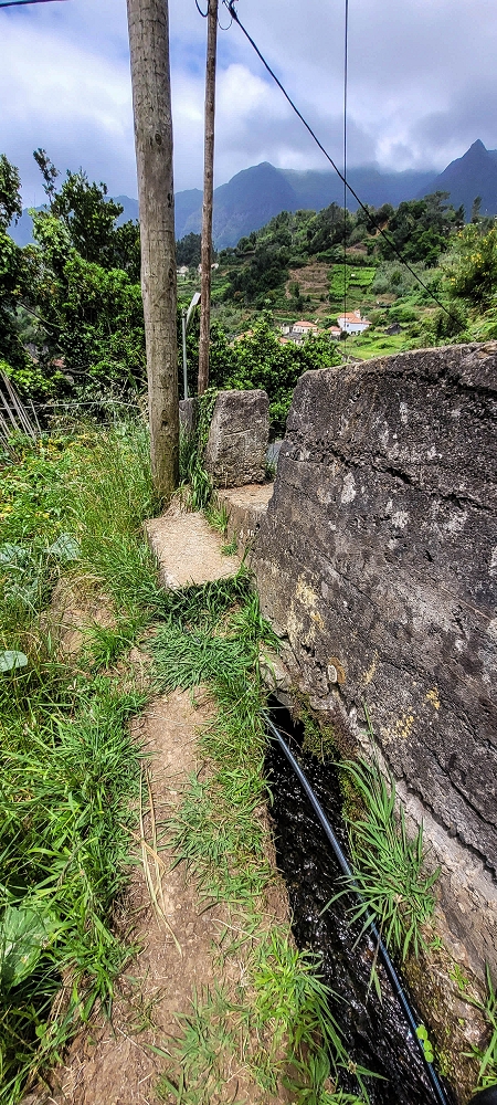Levada da Achada do Beirão — Kreuzung mit dem Caminho do Estreito da Vargem — Foto 1