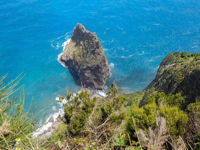 13 August 2017 Levada discoveries around Santana and a detour to Ponta do Clerigo — On the main branch of the Levada do Cortado, Miradouro do Pico Caldeira, as far as the end of the levada — photo 2