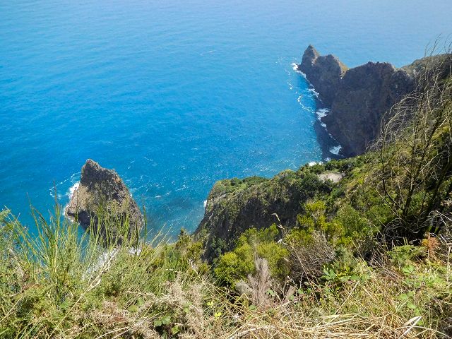 13 August 2017 Levada discoveries around Santana and a detour to Ponta do Clerigo — On the main branch of the Levada do Cortado, Miradouro do Pico Caldeira, as far as the end of the levada — photo 3