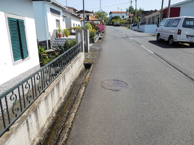 13 August 2017 Levada discoveries around Santana and a detour to Ponta do Clerigo — On the Estrada de Santo Antonio and along the Levada de Santo Antonio — photo 1