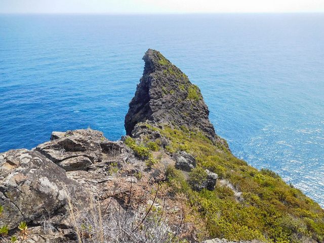 13 August 2017 Levada discoveries around Santana and a detour to Ponta do Clerigo — Descent and ascent to Ponta do Clerigo — photo 17