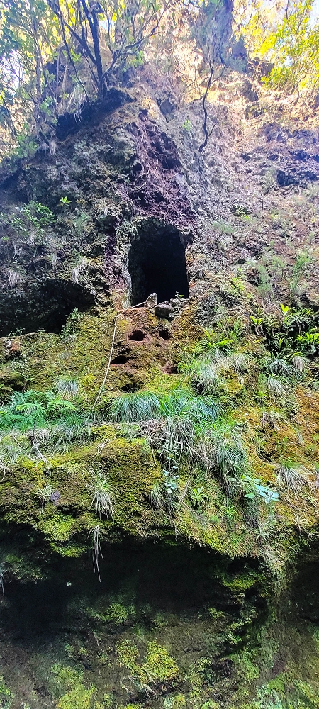 14.06.2024 Traumtour im Rabaçal abseits der Touristenströme — Kreuzung der Levada da Senhora mit der Ribeira Grande: - Im Bachbett der Ribeira flussaufwärts — Foto 3