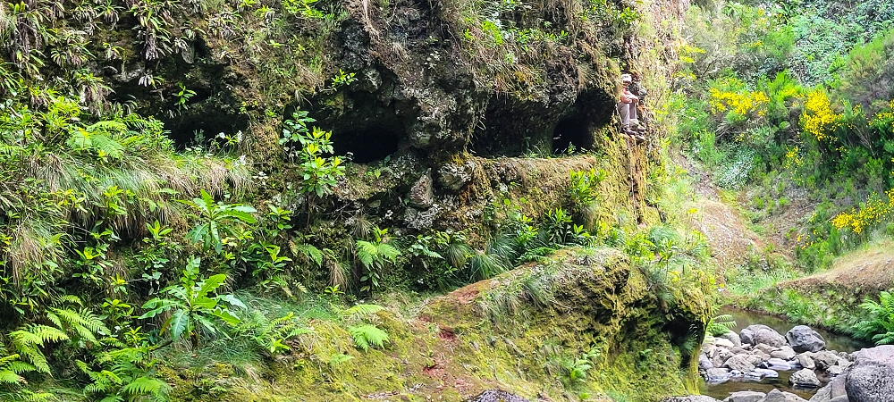 14.06.2024 Traumtour im Rabaçal abseits der Touristenströme — Kreuzung der Levada da Senhora mit der Ribeira Grande: - Im Bachbett der Ribeira flussaufwärts — Foto 15