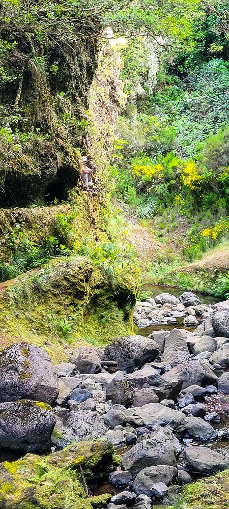 14.06.2024 Traumtour im Rabaçal abseits der Touristenströme — Kreuzung der Levada da Senhora mit der Ribeira Grande: - Die beiden kleinen Tunnels — Foto 1