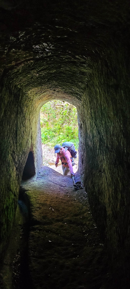 14.06.2024 Traumtour im Rabaçal abseits der Touristenströme — Kreuzung der Levada da Senhora mit der Ribeira Grande: - Die beiden kleinen Tunnels — Foto 4