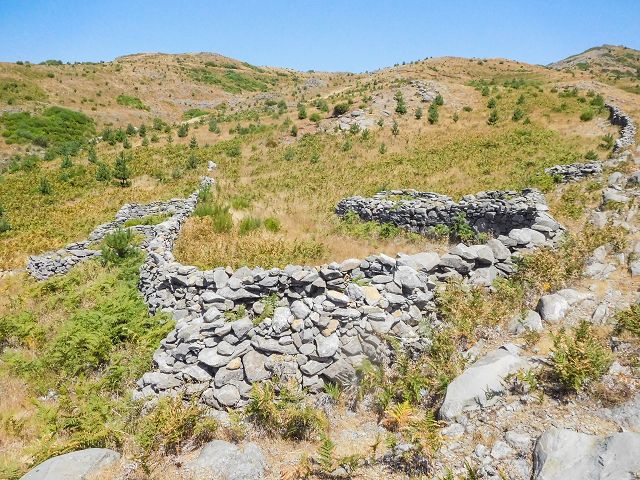 14 August 2017 Levada do Pico do Curral and da Serra de Santo António — Through rough ground along the levada traces to the Madre — photo 3