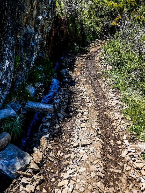 15.05.2019 Das Felsentor an der Levada do Lombo do Mouro — Auf dem Beginn der Levada do Lombo do Mouro — Foto 10