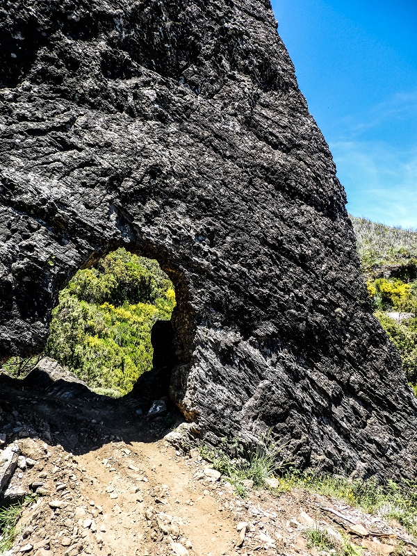 15.05.2019 Das Felsentor an der Levada do Lombo do Mouro — Auf dem Beginn der Levada do Lombo do Mouro — Foto 14