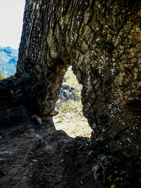 15.05.2019 Das Felsentor an der Levada do Lombo do Mouro — Auf dem Beginn der Levada do Lombo do Mouro — Foto 5