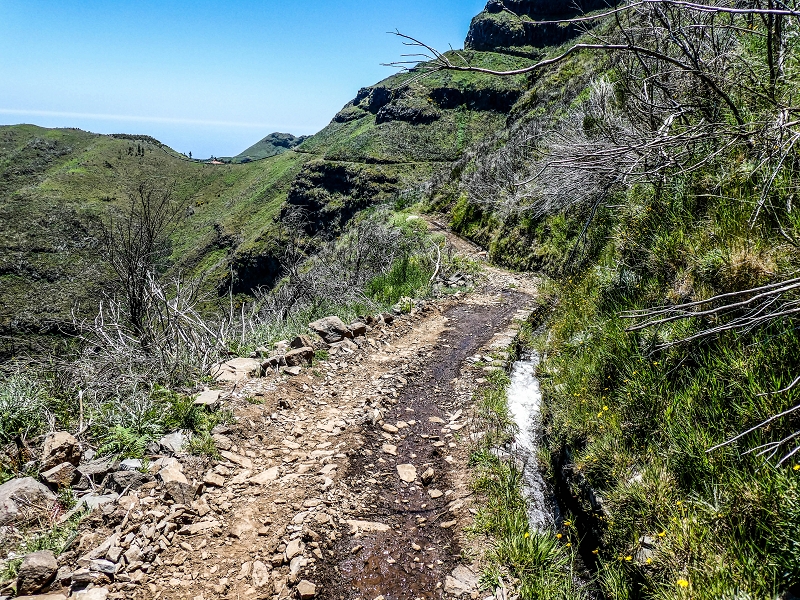 15.05.2019 Das Felsentor an der Levada do Lombo do Mouro — Auf dem Beginn der Levada do Lombo do Mouro — Foto 9