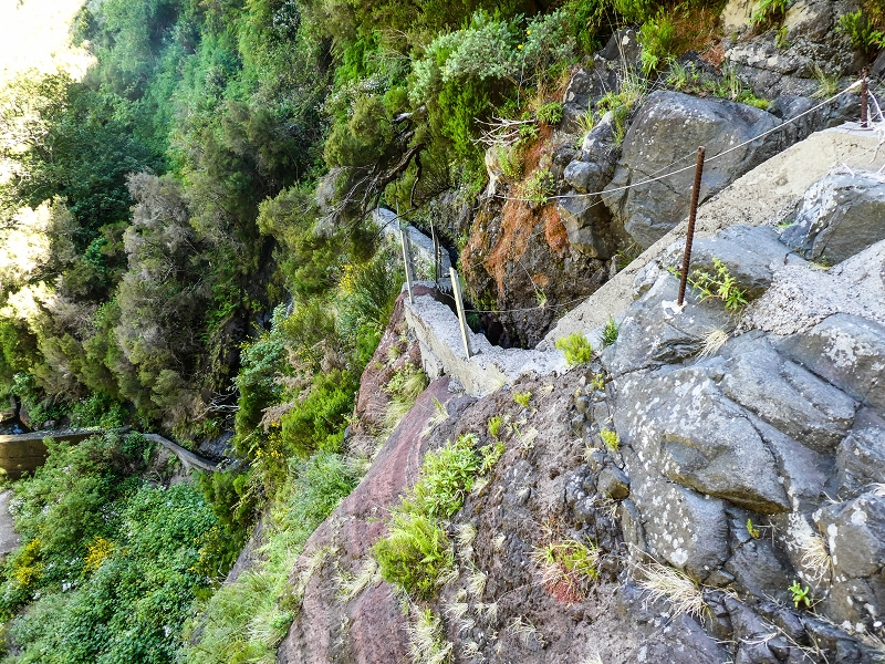 Levada das Rabacas — : Bachverbauung im Ribeiro do Choca — photo 2