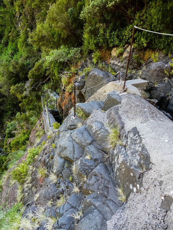 Levada das Rabacas — : Bachverbauung im Ribeiro do Choca — photo 3
