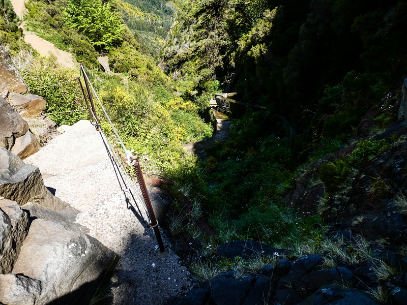 Levada das Rabacas — : Bachverbauung im Ribeiro do Choca — photo 4