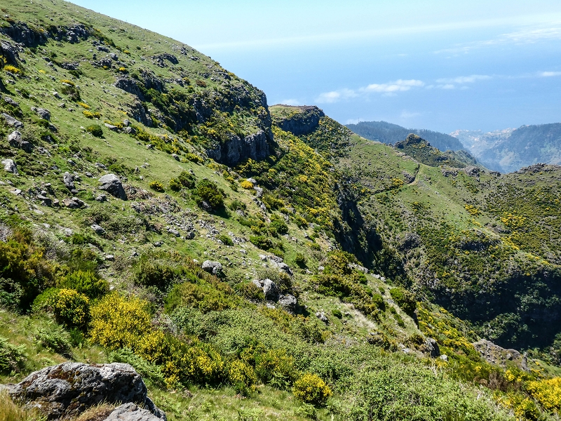 15.05.2019 Endlich mal zum Stonehenge, mit weiteren Levadaerforschungen — Auf dem Weg und der Levadinha zur Levada da Serra — Foto 22