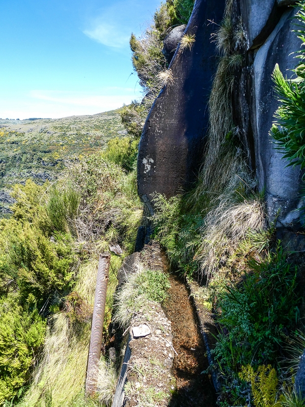 15.05.2019 Endlich mal zum Stonehenge, mit weiteren Levadaerforschungen — Auf der Levada da Serra zur Abbruchstelle und zurück zum Weg — Foto 18