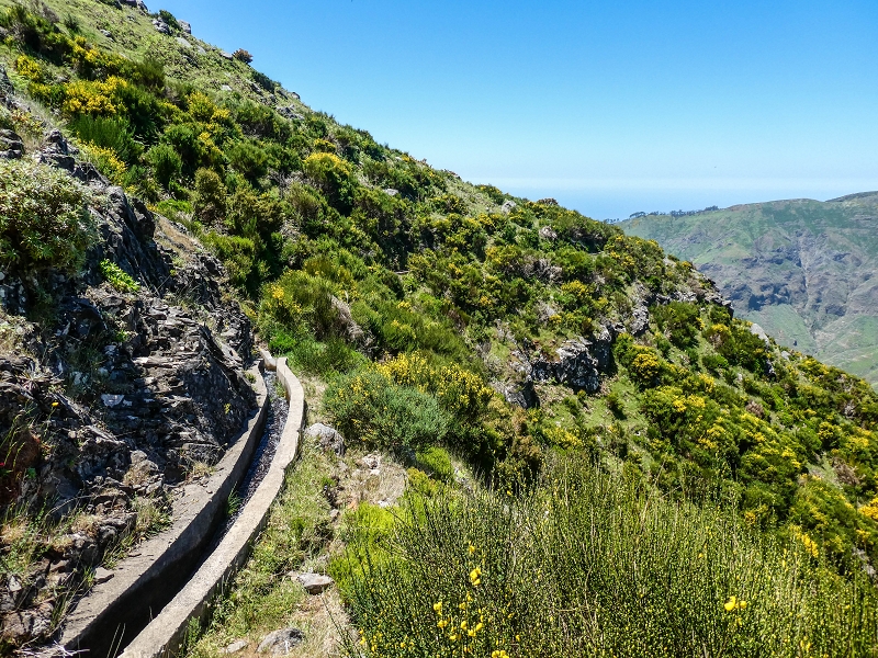 15.05.2019 Endlich mal zum Stonehenge, mit weiteren Levadaerforschungen — Auf der Levada da Serra zur Abbruchstelle und zurück zum Weg — Foto 27